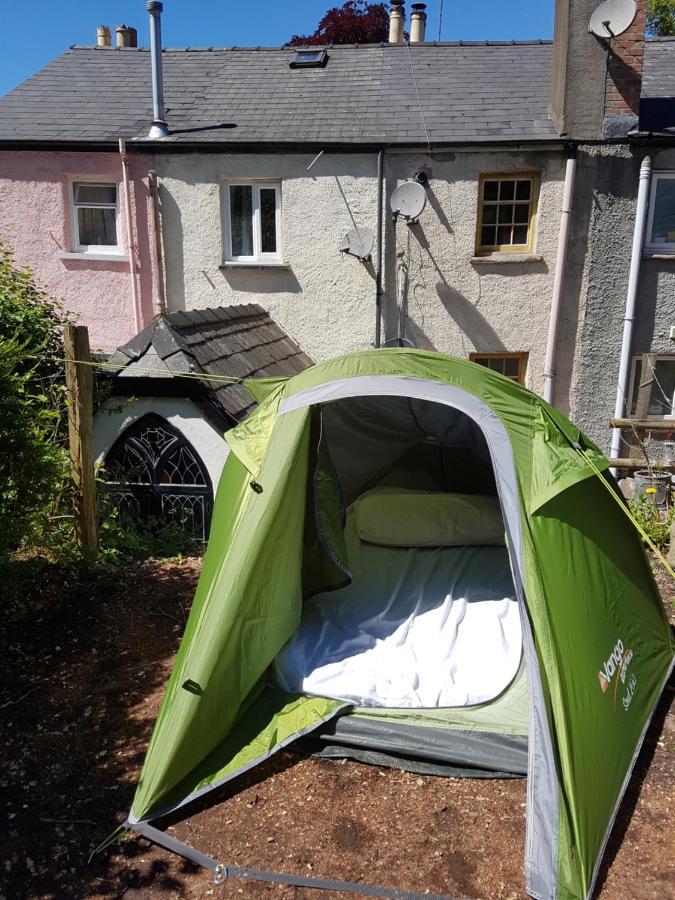 'Yellow Wood Micro Hostel-Eco Urban Bothy Style Very Basic But Cosy Redecorating But Cheap & Friendly Quiet Time Lockout 11Pm-7Am Bring Towel Or Hire Brecon Exterior photo